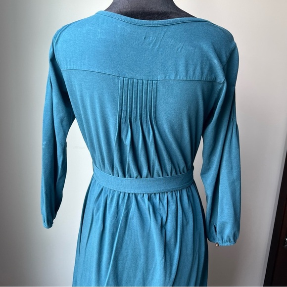 Elegant Teal Dress with Button Detail - Picture 7 of 10